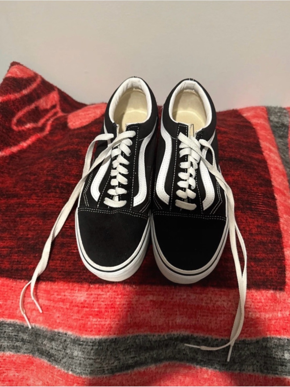 Vans platform Black and White Low-Top Skate Sneakers - Classic Style